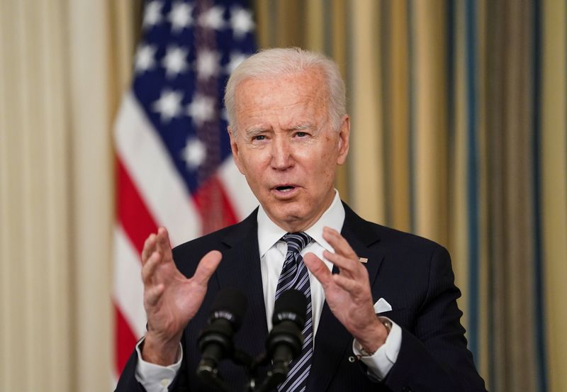 &copy; Reuters. U.S. President Biden discusses implementation of American Rescue Plan at the White House in Washington