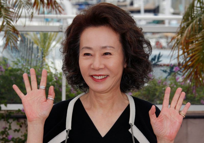 &copy; Reuters. FILE PHOTO: Cast member Youn Yuh-jung poses during a photocall at the 65th Cannes Film Festival