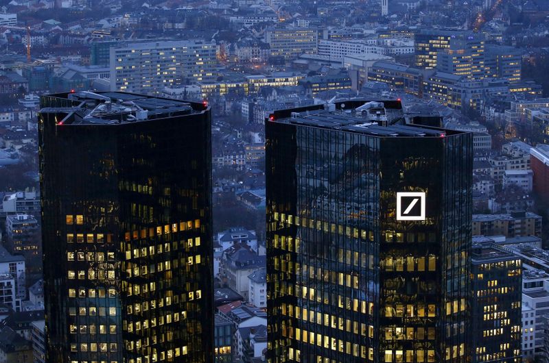 &copy; Reuters. La sede centrale Deutsche Bank a Francoforte