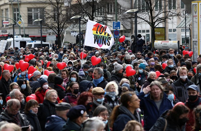 &copy; Reuters. Manifestação contra restrições impostas para conter disseminação do coronavírus em Berlim