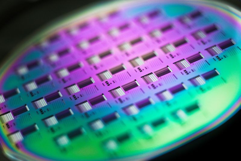 &copy; Reuters. FILE PHOTO: A silicon wafer is pictured during the media presentation of the Guardian Angels project in one of the low particle pollution nanofabrication clean rooms of the Swiss Federal Institute of Technology  in Ecublens