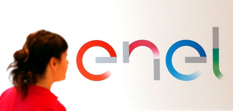 &copy; Reuters. The new logo of Italy&apos;s biggest utility Enel is seen inside its flagship store in downtown Milan