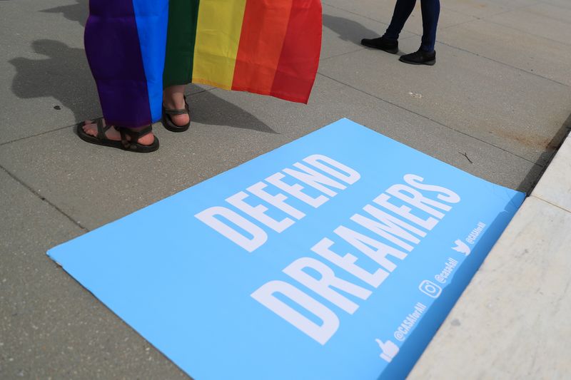 &copy; Reuters. Foto de archivo ilustrativa de una pancarta en defensa de los &quot;Dreamers&quot; en una marcha en Washington
