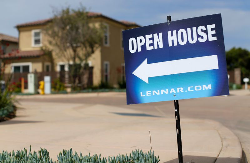 &copy; Reuters. Newly constructed houses built by Lennar Corp are pictured in Leucadia, California