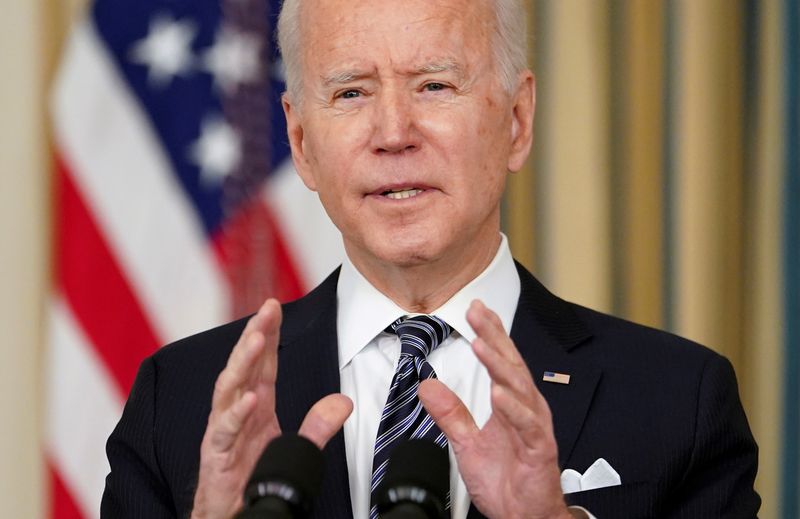 © Reuters. FILE PHOTO: U.S. President Biden discusses implementation of American Rescue Plan at the White House in Washington