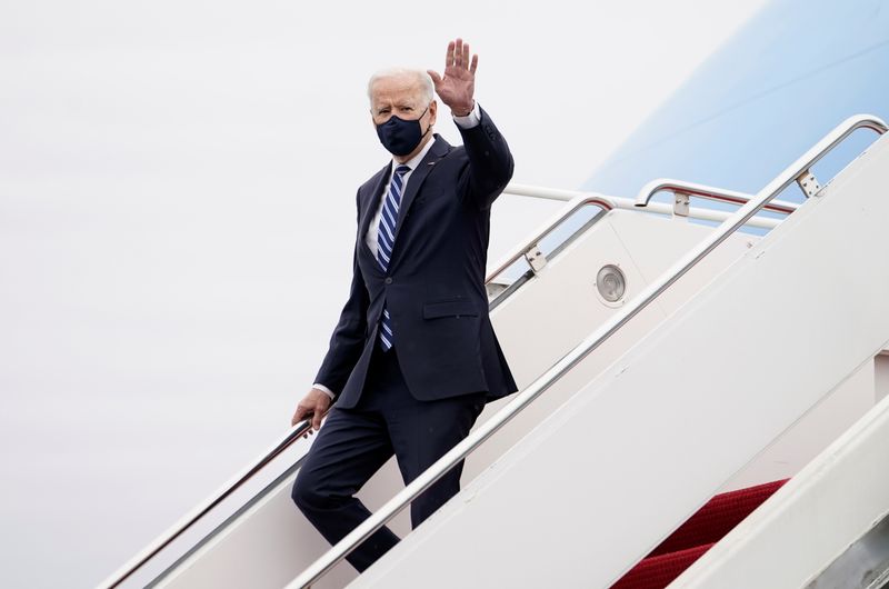 &copy; Reuters. U.S. President Biden arrives to begin &quot;Help is Here Tour&quot; at Philadelphia International Airport in Philadelphia, Pennsylvania