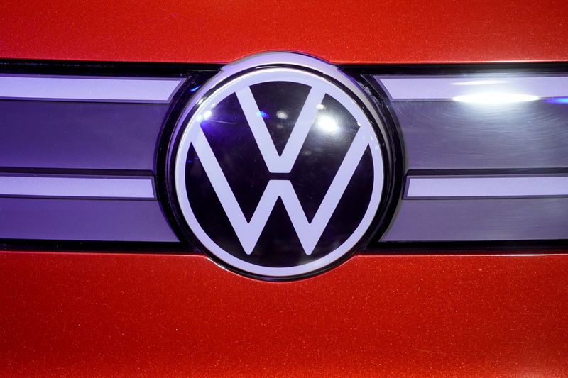 &copy; Reuters. FILE PHOTO: FILE PHOTO: A Volkswagen logo is seen at a construction completion event of SAIC Volkswagen MEB electric vehicle plant in Shanghai