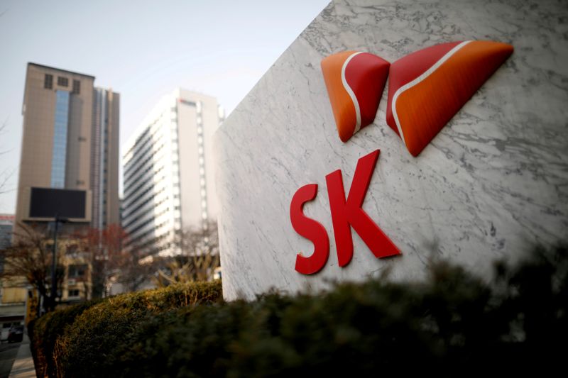 &copy; Reuters. FILE PHOTO: FILE PHOTO: The logo of SK Innovation is seen in front of its headquarters in Seoul