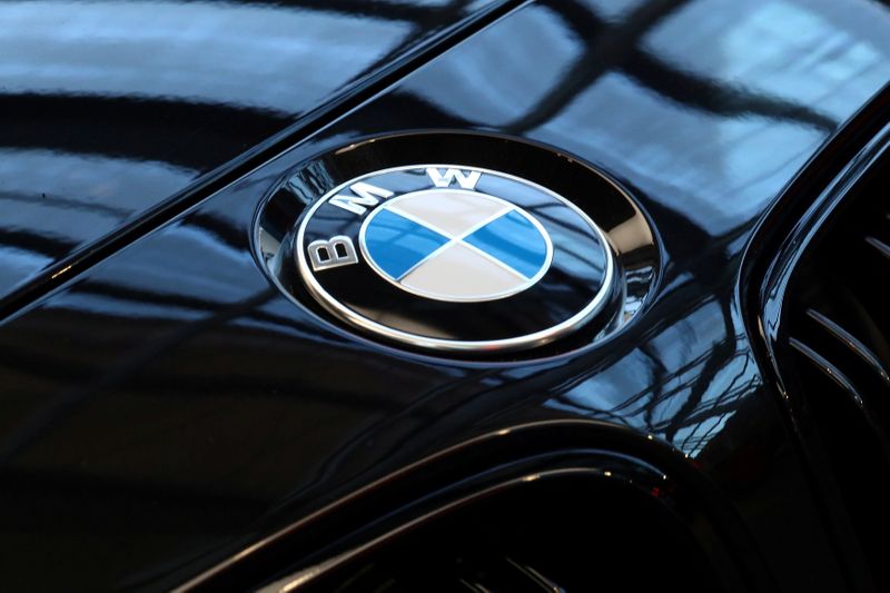 &copy; Reuters. FILE PHOTO: A logo of German luxury carmaker BMW, is seen ahead of the company&apos;s annual news conference in Munich