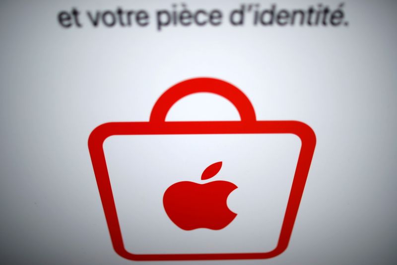 © Reuters. French antitrust watchdog issues decision on Apple