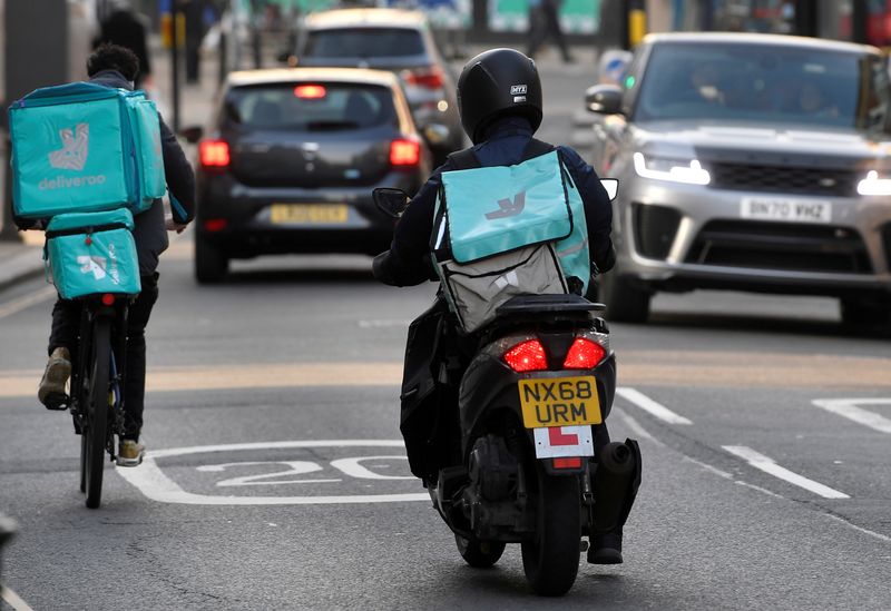 © Reuters. FILE PHOTO: Deliveroo delivery workers ride in London