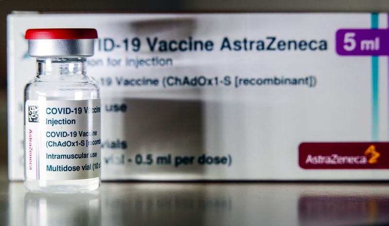 &copy; Reuters. Un vial de la vacuna de COVID-19 de AstraZeneca en Berlín