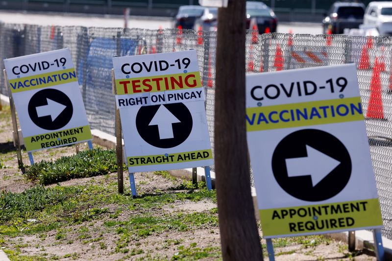 &copy; Reuters. Vaccination center in California