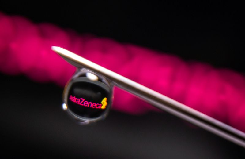 &copy; Reuters. FILE PHOTO: AstraZeneca logo is reflected in a drop on a syringe needle in this illustration photo