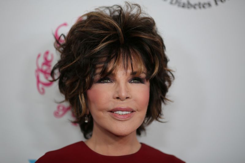 &copy; Reuters. FILE PHOTO: Lyricist Carole Bayer Sager arrives to the Carousel of Hope Ball in Beverly Hills, California U.S.