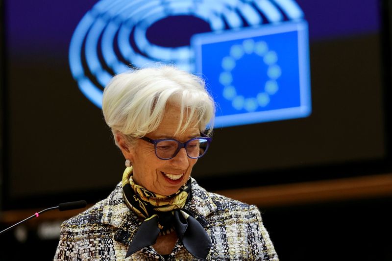 &copy; Reuters. L&apos;EFFET D&apos;ACHATS ACCÉLÉRÉS POURRAIT SE FAIRE ATTENDRE, DIT LAGARDE (BCE)