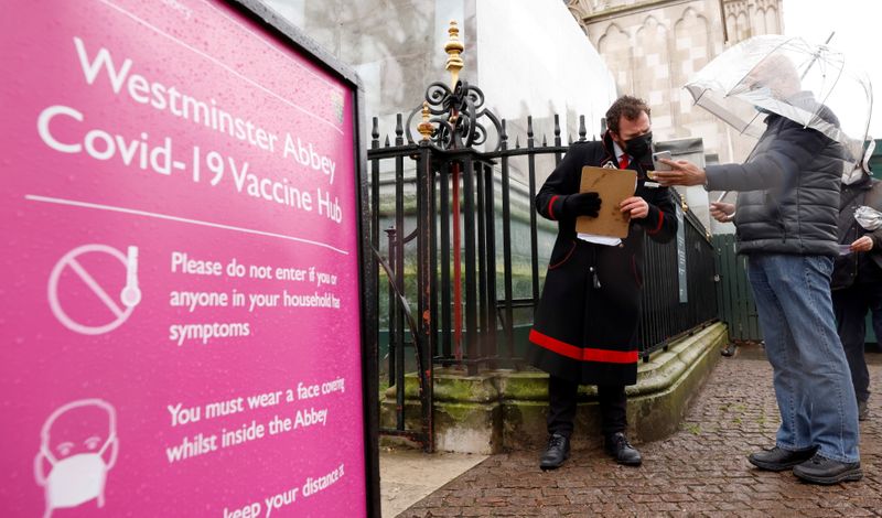 &copy; Reuters. Centro de vacinação contra Covid-19 na Abadia de Westminster em Londres