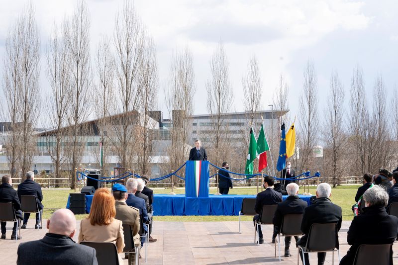 &copy; Reuters. Il presidente del Consiglio Draghi a Bergamo, alla cerimonia in memoria delle vittime del Covid-19