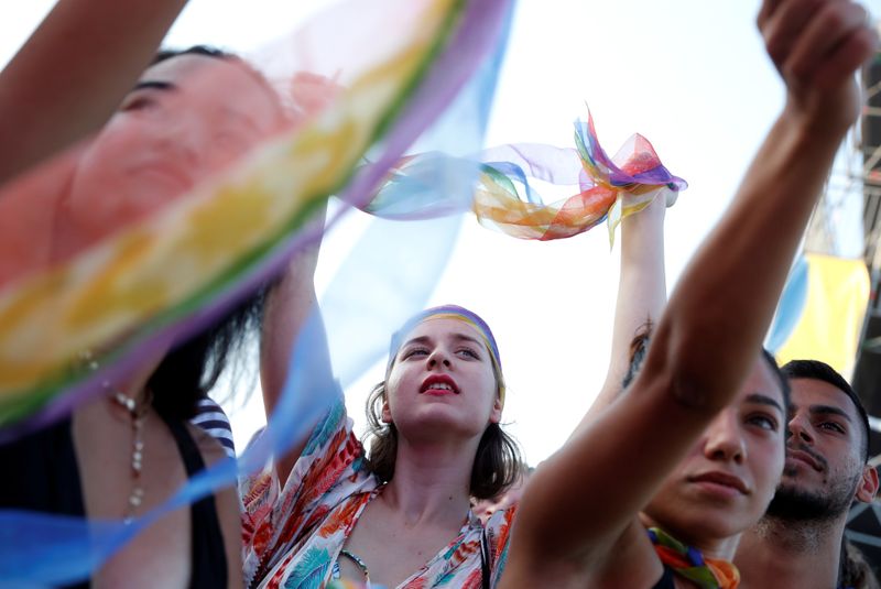 &copy; Reuters. Festivalgoers attend the Sziget music festival on an island in the Danube River in Budapest