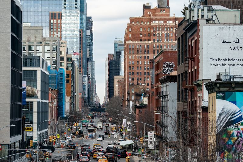 &copy; Reuters. Cars drive on 10th Avenue amid the coronavirus disease (COVID-19) pandemic in the Manhattan borough of New York City