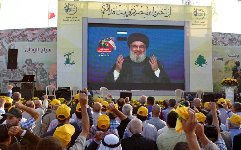 © Reuters. زعيم جماعة حزب الله يقول تشكيل الحكومة ضروري لمعالجة الأزمة المالية في لبنان