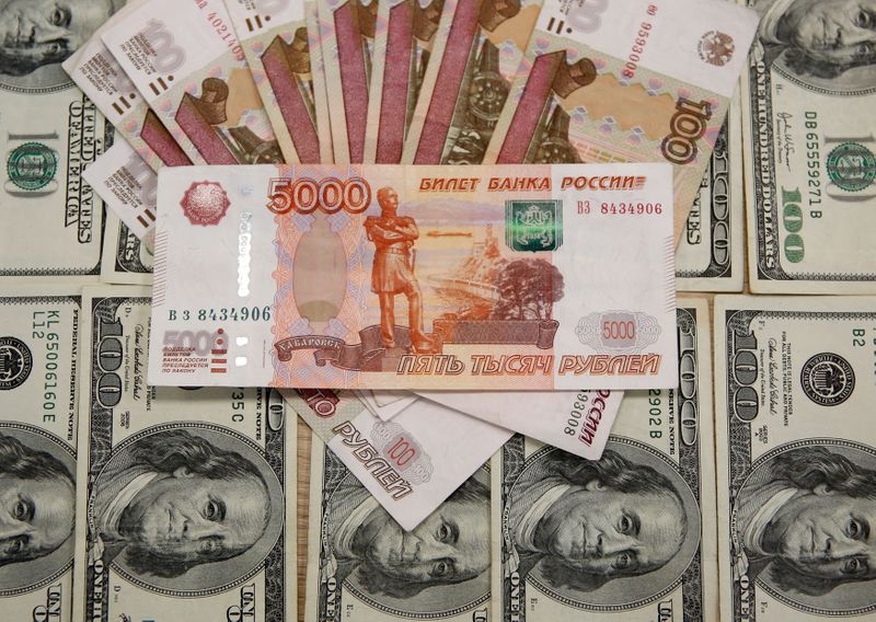 &copy; Reuters. A picture illustration shows U.S. Dollar and Russian Ruble banknotes in Sarajevo