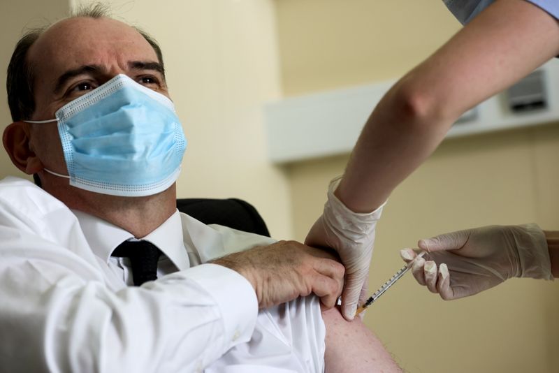 &copy; Reuters. CORONAVIRUS/FRANCE: JEAN CASTEX VACCINÉ AVEC LE SÉRUM D&apos;ASTRAZENECA