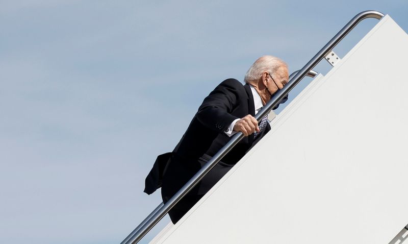 &copy; Reuters. U.S. President Joe Biden stumbles on steps departs on travel to Atlanta, Georgia at Joint Base Andrews in Maryland