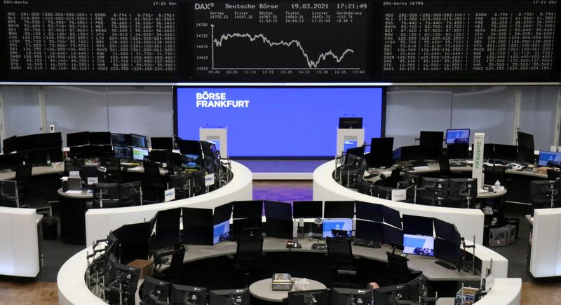 &copy; Reuters. أسهم أوروبا تغلق على انخفاض وسط مخاوف الإغلاق لكن تسجل ثالث مكسب أسبوعي