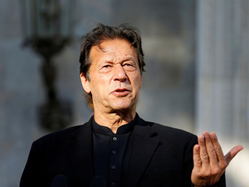 &copy; Reuters. FILE PHOTO: Pakistan&apos;s Prime Minister Imran Khan speaks during a joint news conference with Afghan President Ashraf Ghani at the presidential palace in Kabul