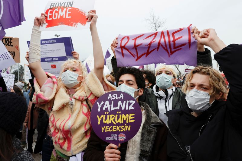© Reuters. أردوغان ينسحب من اتفاقية أوروبية لحماية المرأة من العنف
