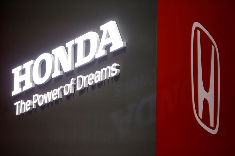 © Reuters. FILE PHOTO: The Honda logo is displayed at the 89th Geneva International Motor Show