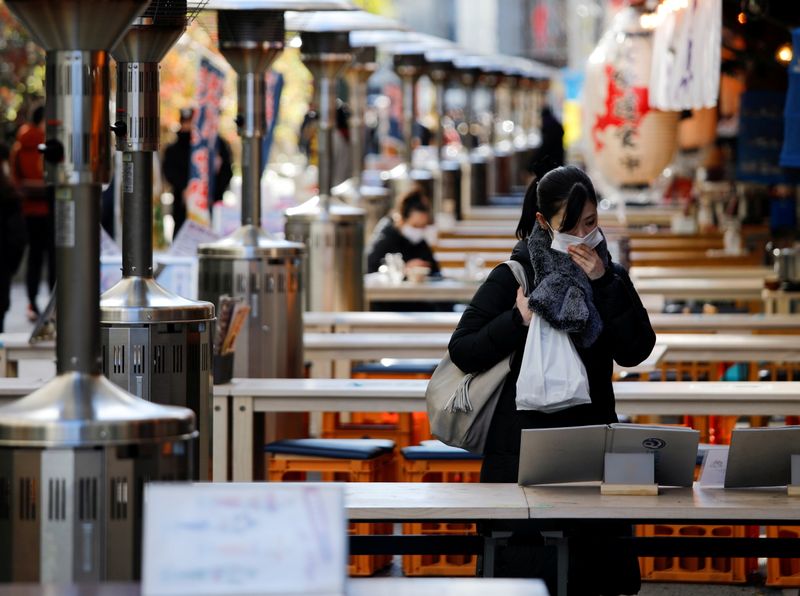 &copy; Reuters. 飲食店への時短命令、基本的に店舗ごとに対応＝官房長官