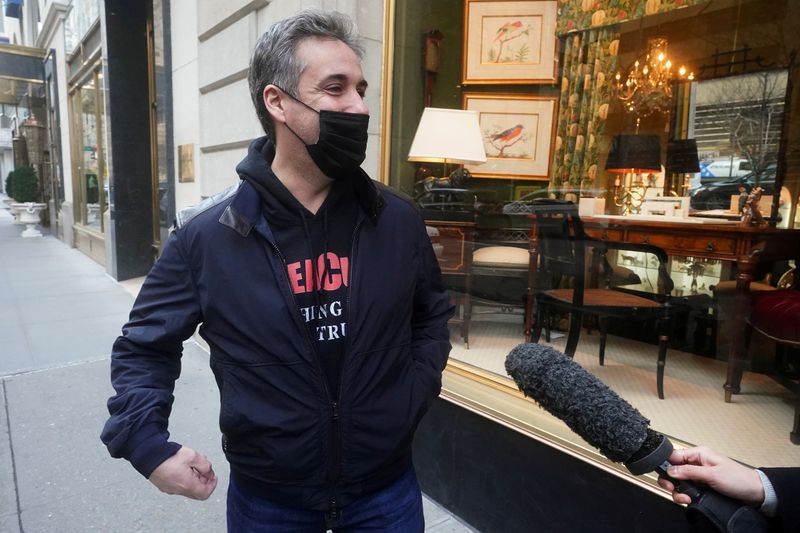 &copy; Reuters. FILE PHOTO: Michael Cohen, a former lawyer to former U.S. President Donald Trump walks out of his apartment in New York City