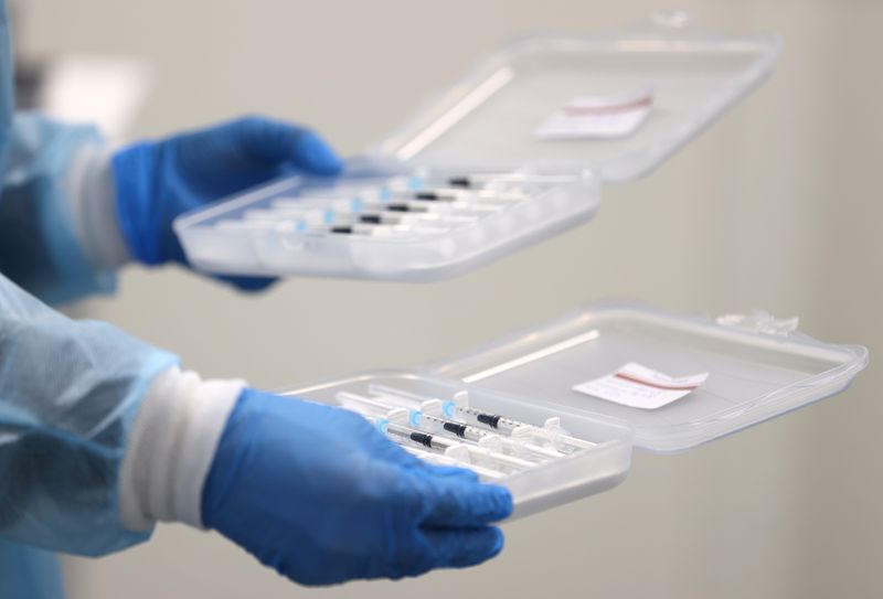 &copy; Reuters. Vacunas COVID-19 de AstraZeneca listas para ser administradas en un centro de vacunación mientras durante la epidemia del coronavirus (COVID-19) en Hagen