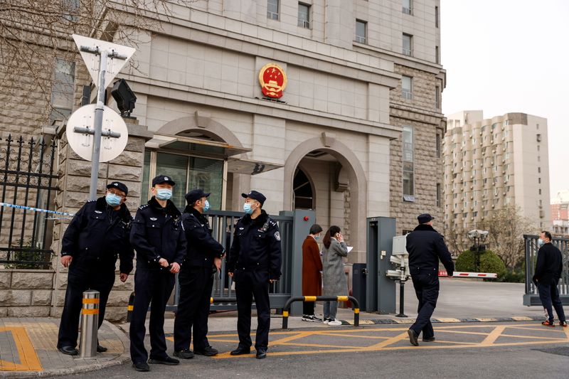 &copy; Reuters. Police officers stand guard outside Beijing No. 2 Intermediate People&apos;s Court where Michael Kovrig, a Canadian detained by China in December 2018 on suspicion of espionage, is expected to stand trial, in Beijing