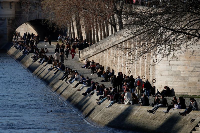 &copy; Reuters. CORONAVIRUS: LA FRANCE FAIT ÉTAT DE 15.792 NOUVEAUX CAS EN 24 HEURES