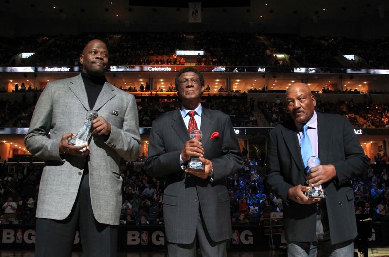 &copy; Reuters. FILE PHOTO: Sports Legacy Award winners are honored during halftime of the NBA game between the Memphis Grizzlies and the Indiana Pacers in Memphis