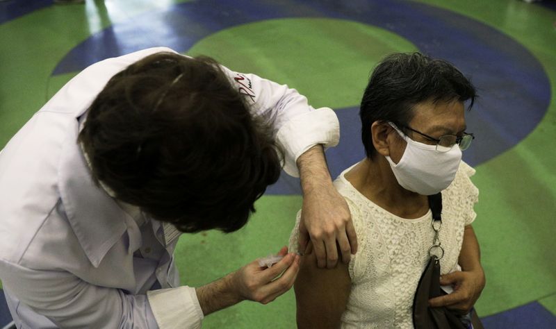 &copy; Reuters. Vacinação no Rio de Janeiro