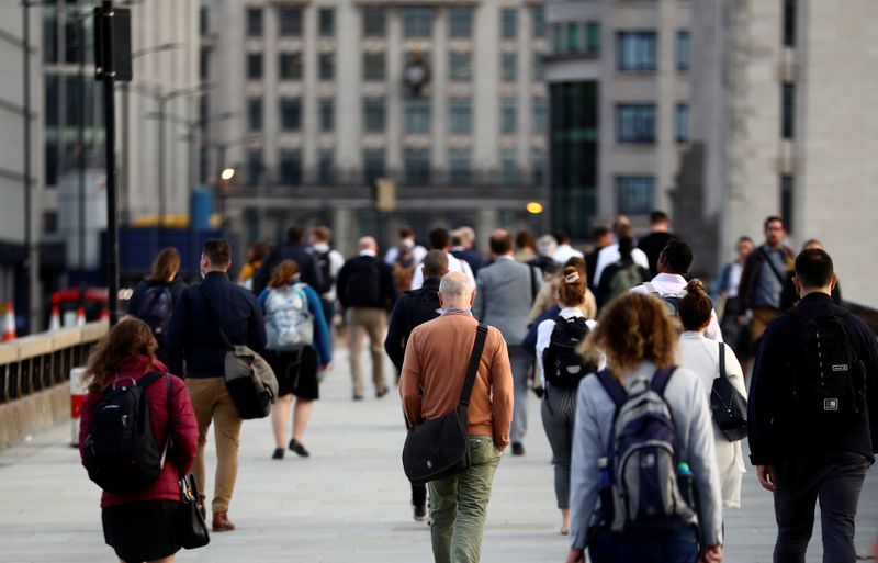 &copy; Reuters. Commuters walk across the London Bridge during the morning rush hour in London