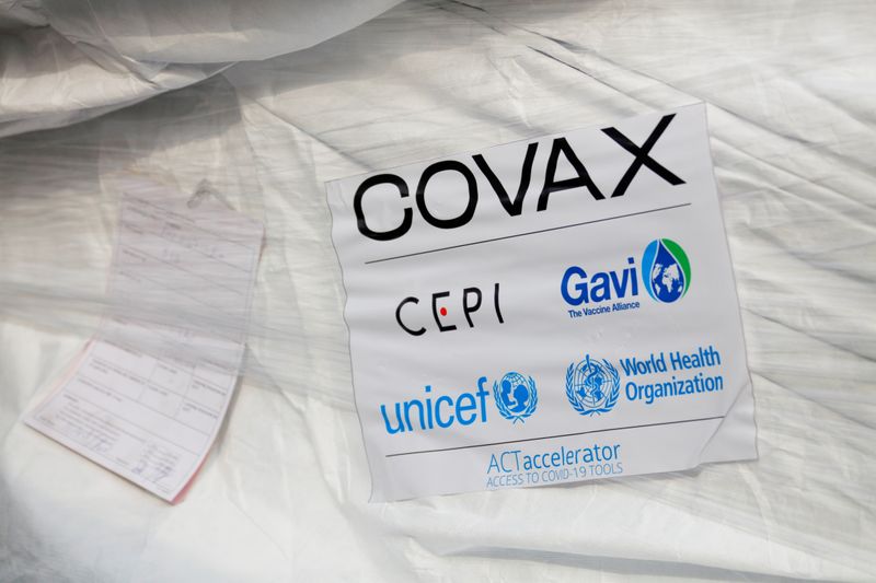&copy; Reuters. FILE PHOTO: FILE PHOTO: A pack of AstraZeneca/Oxford vaccines is seen as the country receives its first batch of coronavirus disease (COVID-19) vaccines under COVAX scheme, in Accra