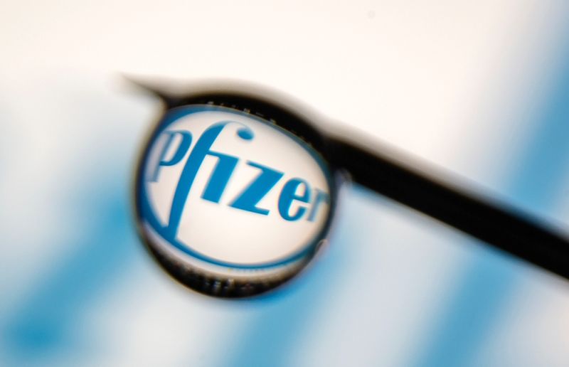 &copy; Reuters. Pfizer logo is reflected in a drop on a syringe needle in this illustration photo