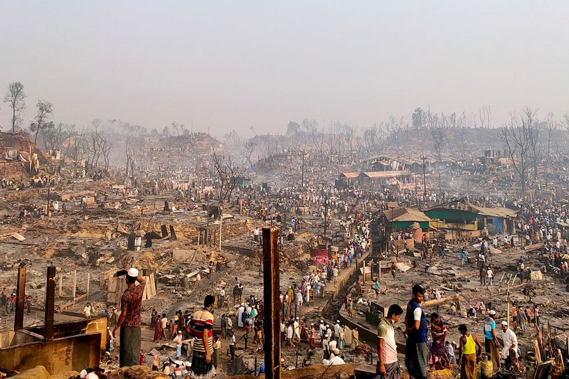 &copy; Reuters. Fire destroys homes in Rohingya refugee camp in Cox&apos;s Bazar