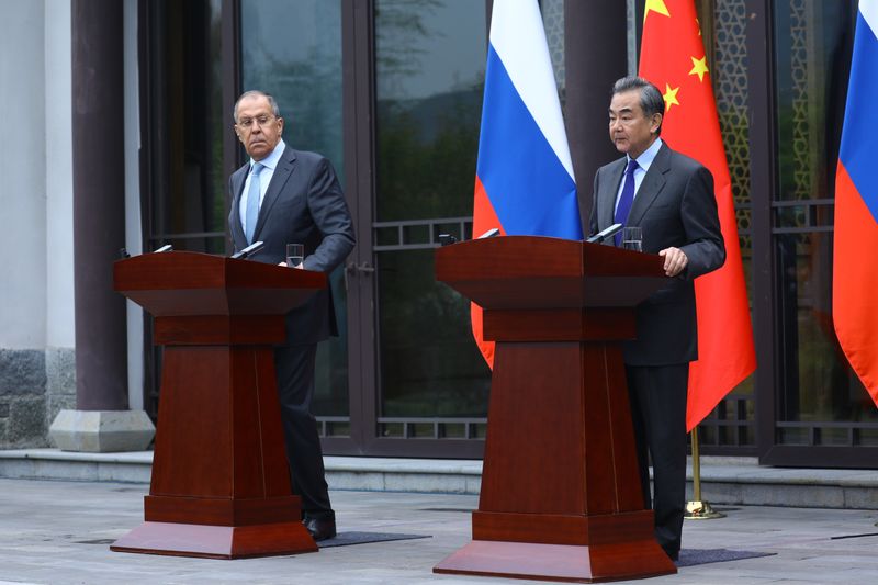 &copy; Reuters. Russia&apos;s Foreign Minister Sergei Lavrov meets with China&apos;s State Councilor Wang Yi in Guilin
