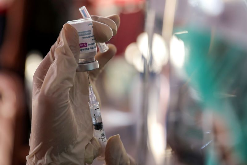 &copy; Reuters. FILE PHOTO: Mass vaccination program for Green Zone Tourism in Sanur, Bali