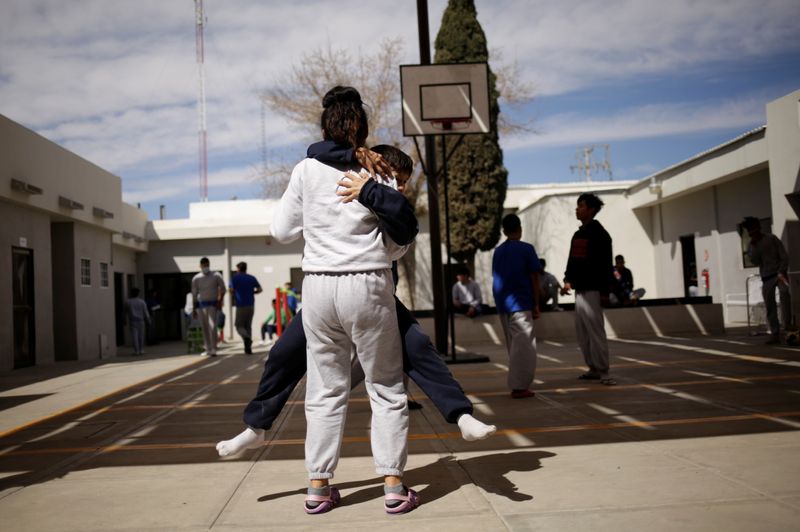 &copy; Reuters. Migrant children from Central America and Mexico play in a recreation area the Noemi Alvarez Quillay immigrant shelter for unaccompanied minors, run by the Mexican government, in Ciudad Juarez