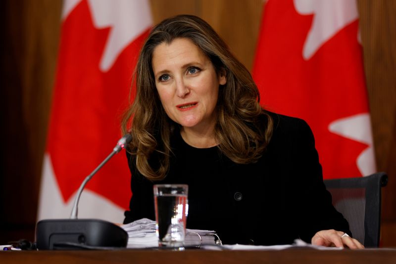 © Reuters. FILE PHOTO: Canada's Finance Minister Chrystia Freeland speaks to news media in Ottawa