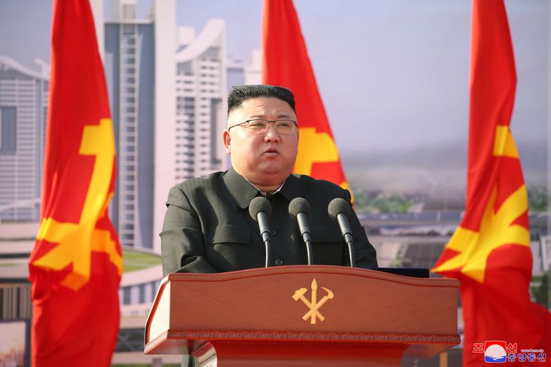 © Reuters. North Korean leader Kim Jong Un attends a ceremony to inaugurate the start of construction on the first phase of a project to eventually build 50,000 new apartments, in Pyongyang