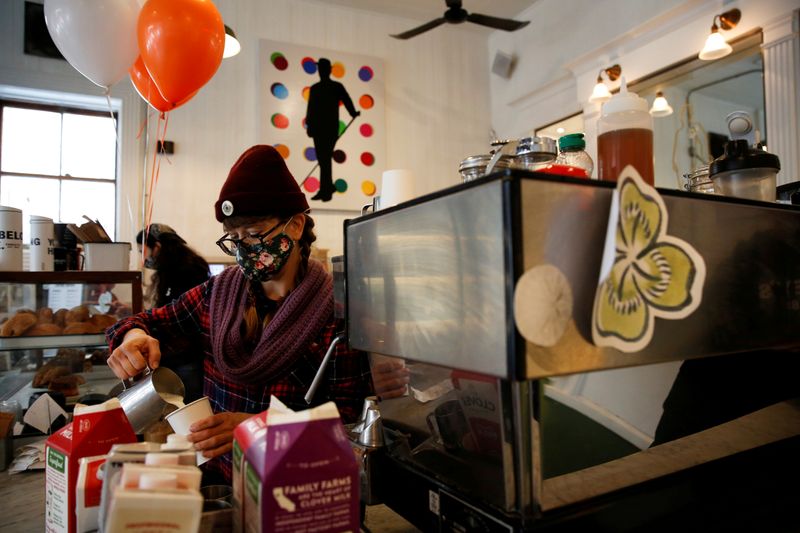 &copy; Reuters. FILE PHOTO: Farley&apos;s Cafe marks its 32nd anniversary on St. Patrick&apos;s Day in San Francisco