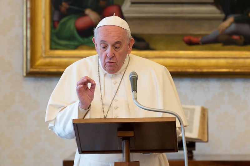 &copy; Reuters. Pope Francis leads Angelus prayer at the library of the Apostolic Palace in the Vatican